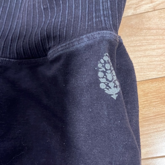 Good Karma set w/ High-Rise 7/8 Length Good Karma Leggings + long sleeve top - Picture 9 of 11